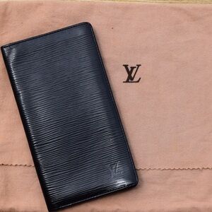 LV Epi Wallet Checkbook